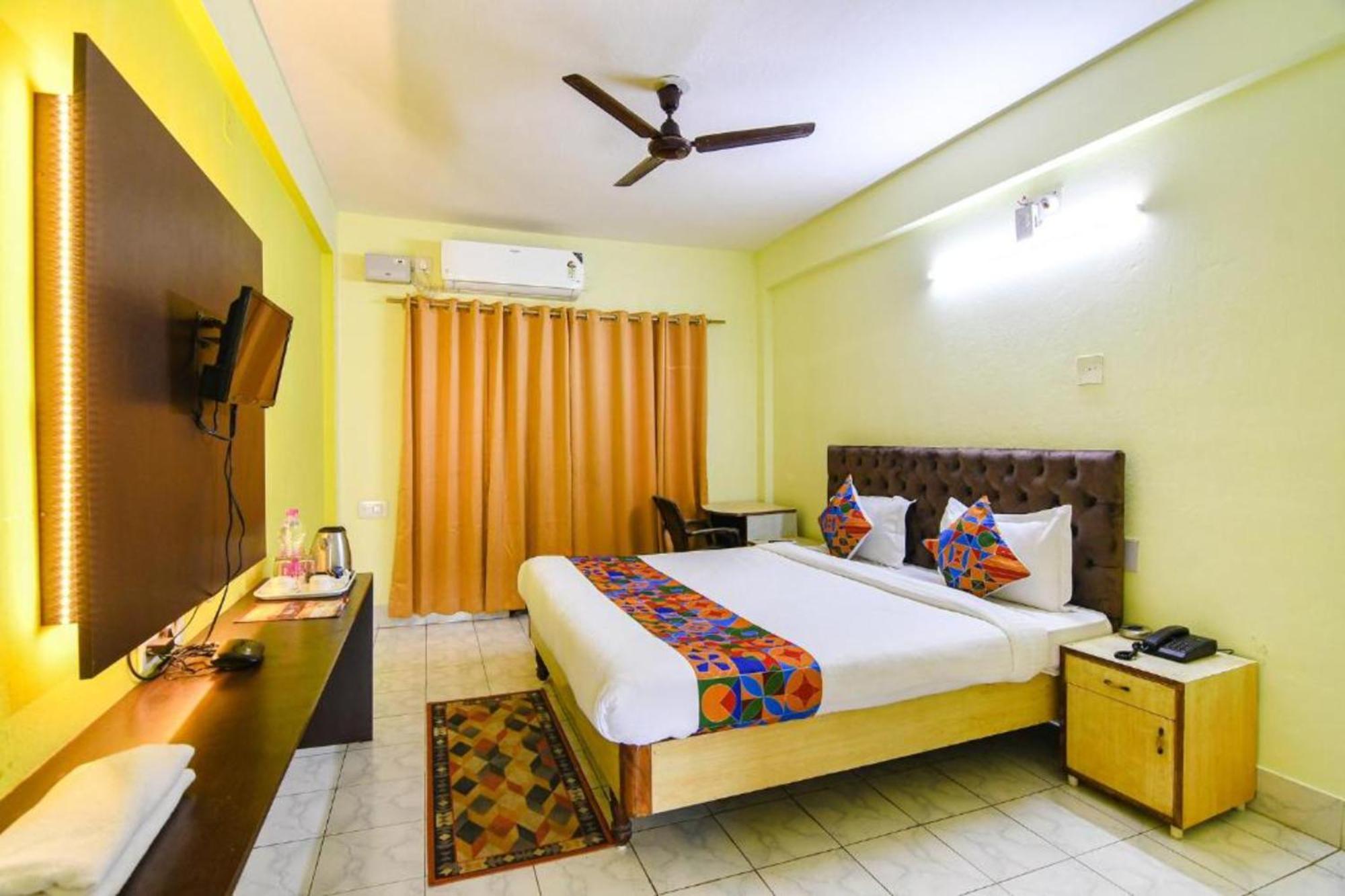 Luxury Sea View - Bollywood 2 Beach View হোটেল বলিউড 2 বিচ ভিউ পুরী- Fully-air-conditioned-hotel Card Payment Accepted Near-sea-beach-&-temple With-wifi-parking-and Restaurant-availability- All Side Sea View - Book Now 4* Puri