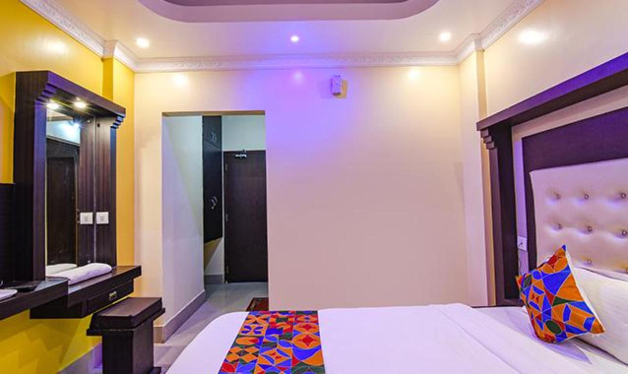 Luxury Sea View - Bollywood 2 Beach View হোটেল বলিউড 2 বিচ ভিউ পুরী- Fully-air-conditioned-hotel Card Payment Accepted Near-sea-beach-&-temple With-wifi-parking-and Restaurant-availability- All Side Sea View - Book Now