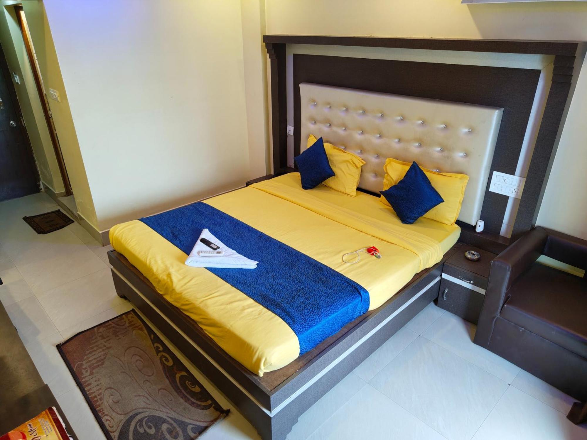 Hotel Luxury Sea View - Bollywood 2 Beach View হোটেল বলিউড 2 বিচ ভিউ পুরী- Fully-air-conditioned-hotel Card Payment Accepted Near-sea-beach-&-temple With-wifi-parking-and Restaurant-availability- All Side Sea View - Book Now