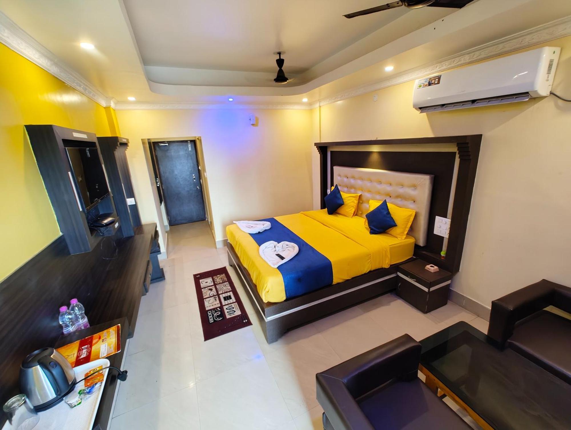 Luxury Sea View - Bollywood 2 Beach View হোটেল বলিউড 2 বিচ ভিউ পুরী- Fully-air-conditioned-hotel Card Payment Accepted Near-sea-beach-&-temple With-wifi-parking-and Restaurant-availability- All Side Sea View - Book Now 4*