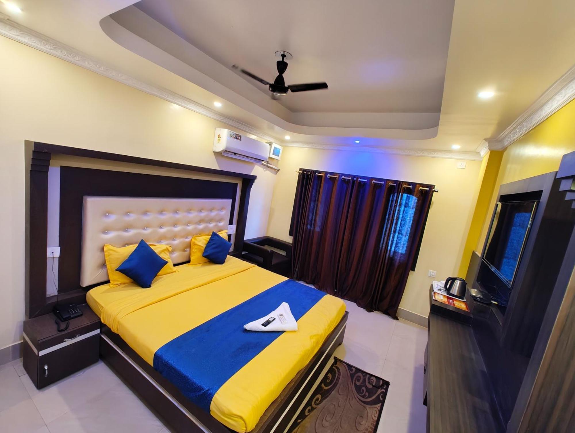 Hotel Luxury Sea View - Bollywood 2 Beach View হোটেল বলিউড 2 বিচ ভিউ পুরী- Fully-air-conditioned-hotel Card Payment Accepted Near-sea-beach-&-temple With-wifi-parking-and Restaurant-availability- All Side Sea View - Book Now Puri